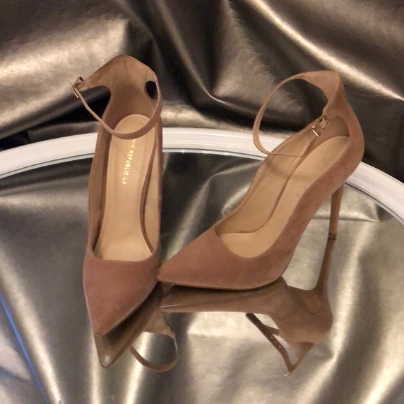 Heels - Picture 2 of 4